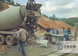 中鐵二十五局ZK700混凝土濕噴機(jī)施工現(xiàn)場(chǎng)