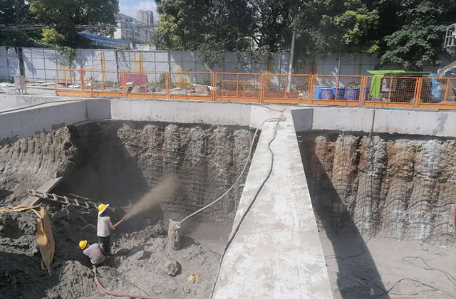 濕式混凝土噴漿機(jī)是用于濕式噴射混凝土的設(shè)備